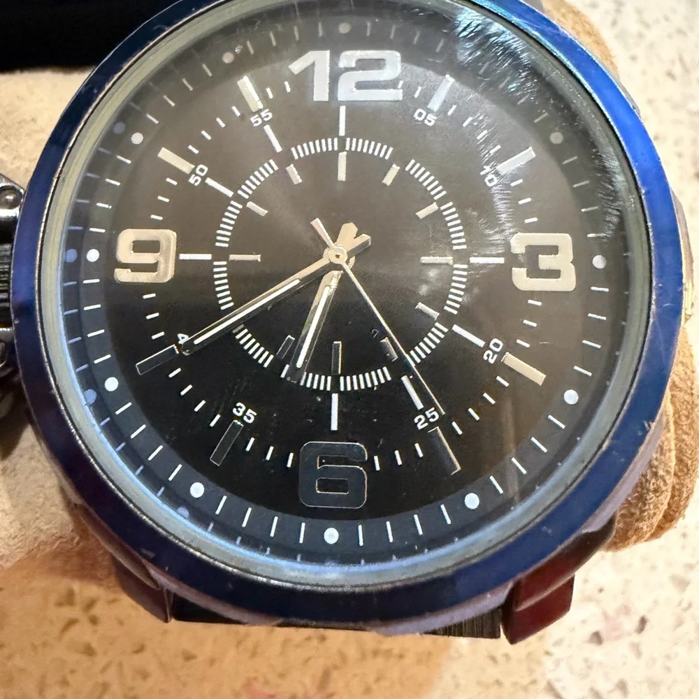 Lot of 6 watches most with new‎ battery’s
